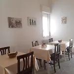 Amelie לינה וארוחת בוקר 3*