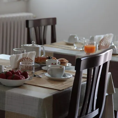 Amelie Bed & Breakfast 3*